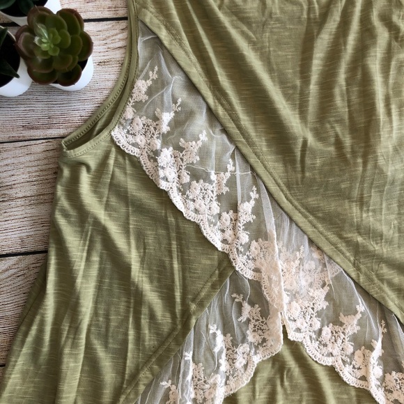 Lace open back tank - Picture 3 of 4